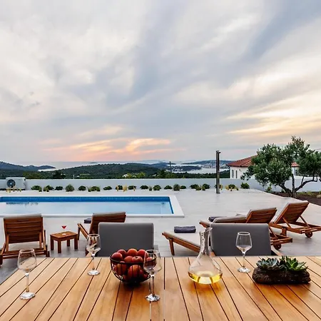 Horizon Villa *